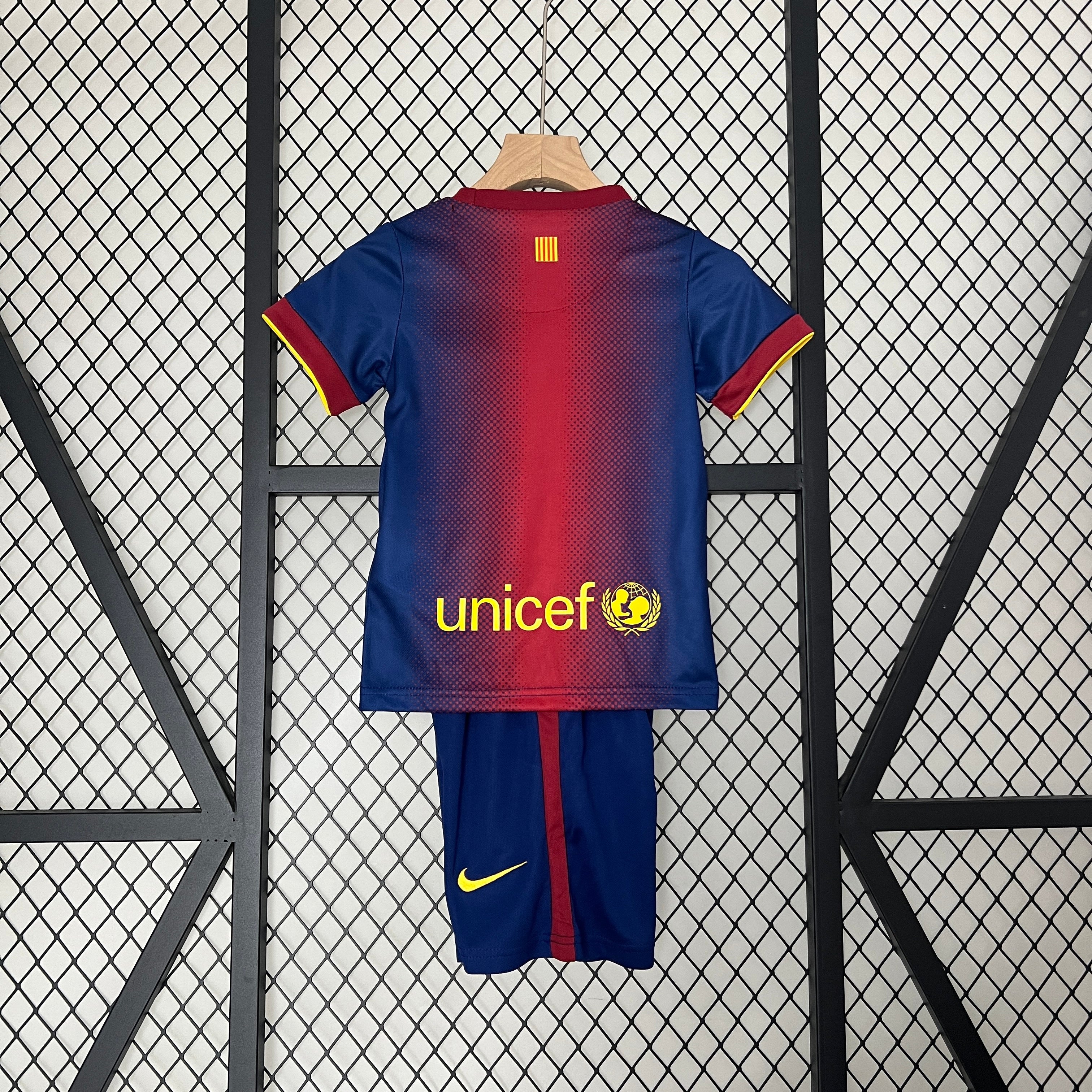 Conjunto local para niños del Barcelona 12/13