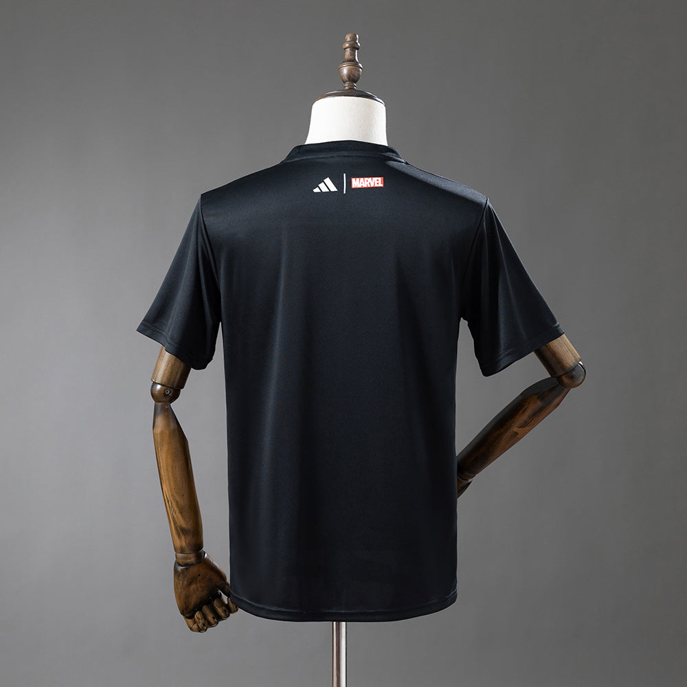 Real Madrid 25/26 Vengadores - Camiseta de prepartido (negra)