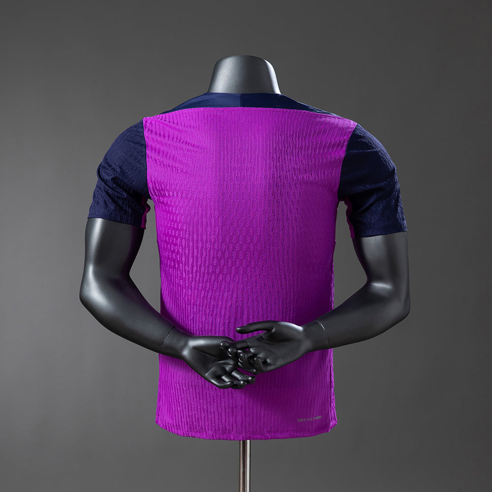 Camiseta morada de entrenamiento previo al partido del Barcelona 25/26