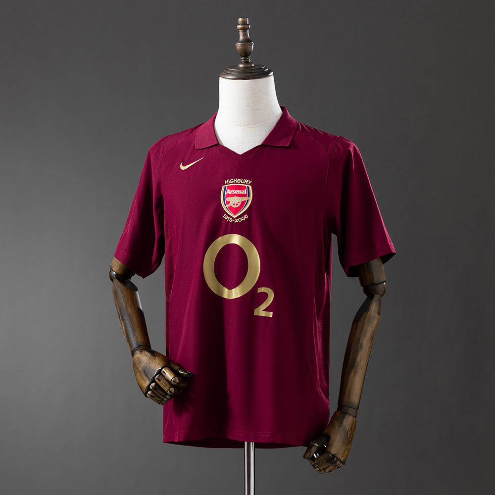 Camiseta retro del Arsenal de la temporada 2005/06