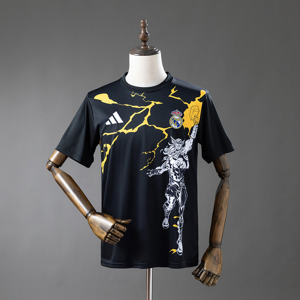Real Madrid 25/26 Vengadores - Camiseta de prepartido (negra)