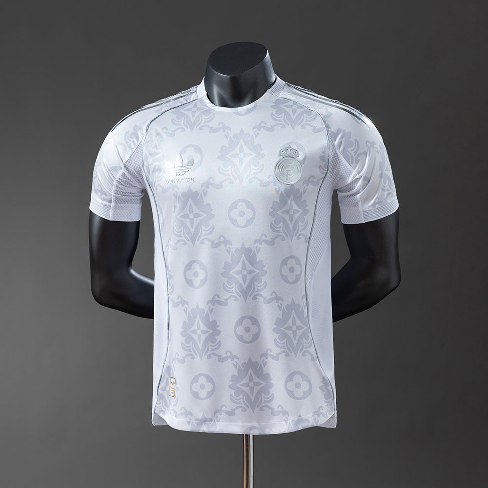 Camiseta del Real Madrid edición especial Galaxy Lights 25/26, versión jugador