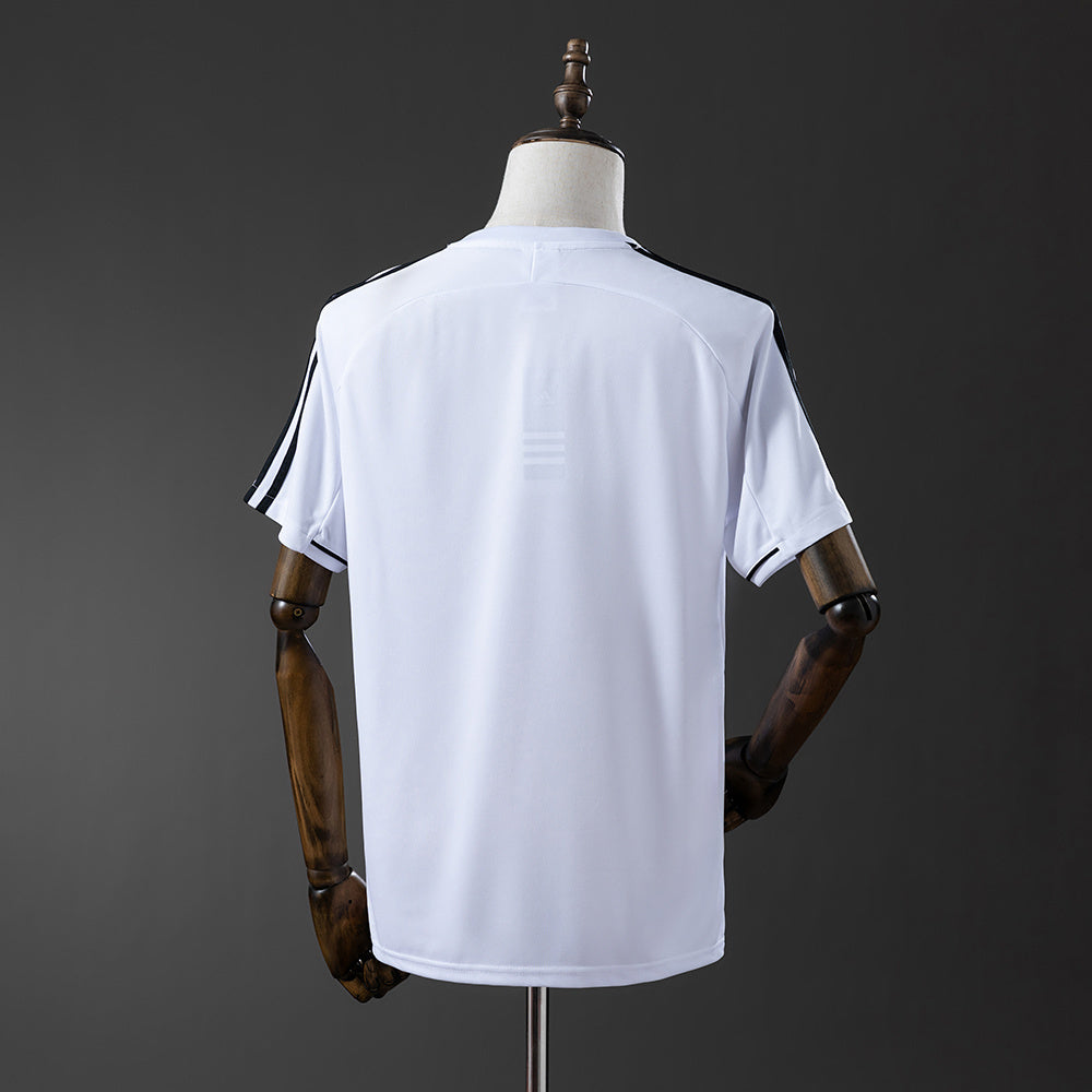 Camiseta retro del Real Madrid de la temporada 04/05