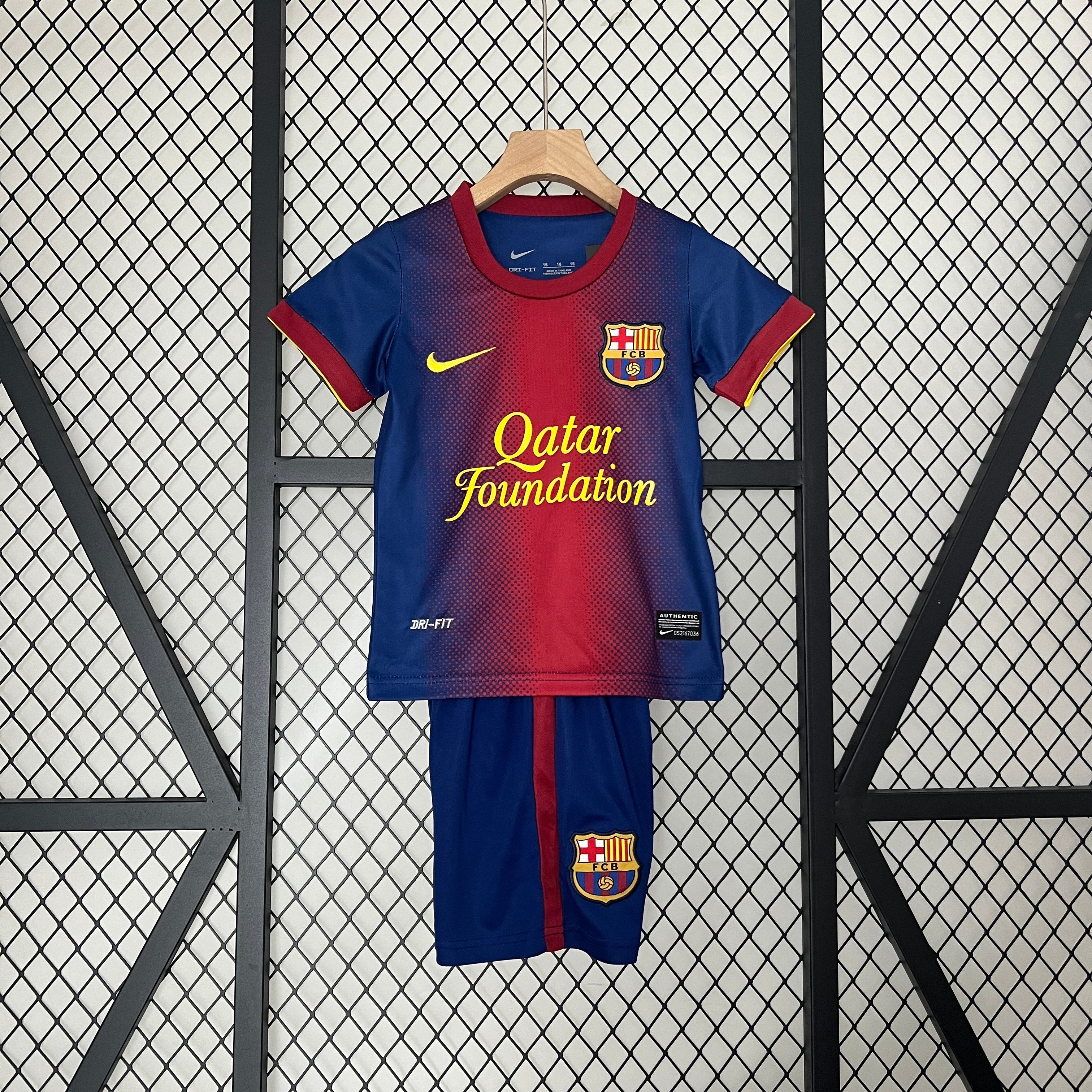 Conjunto local para niños del Barcelona 12/13