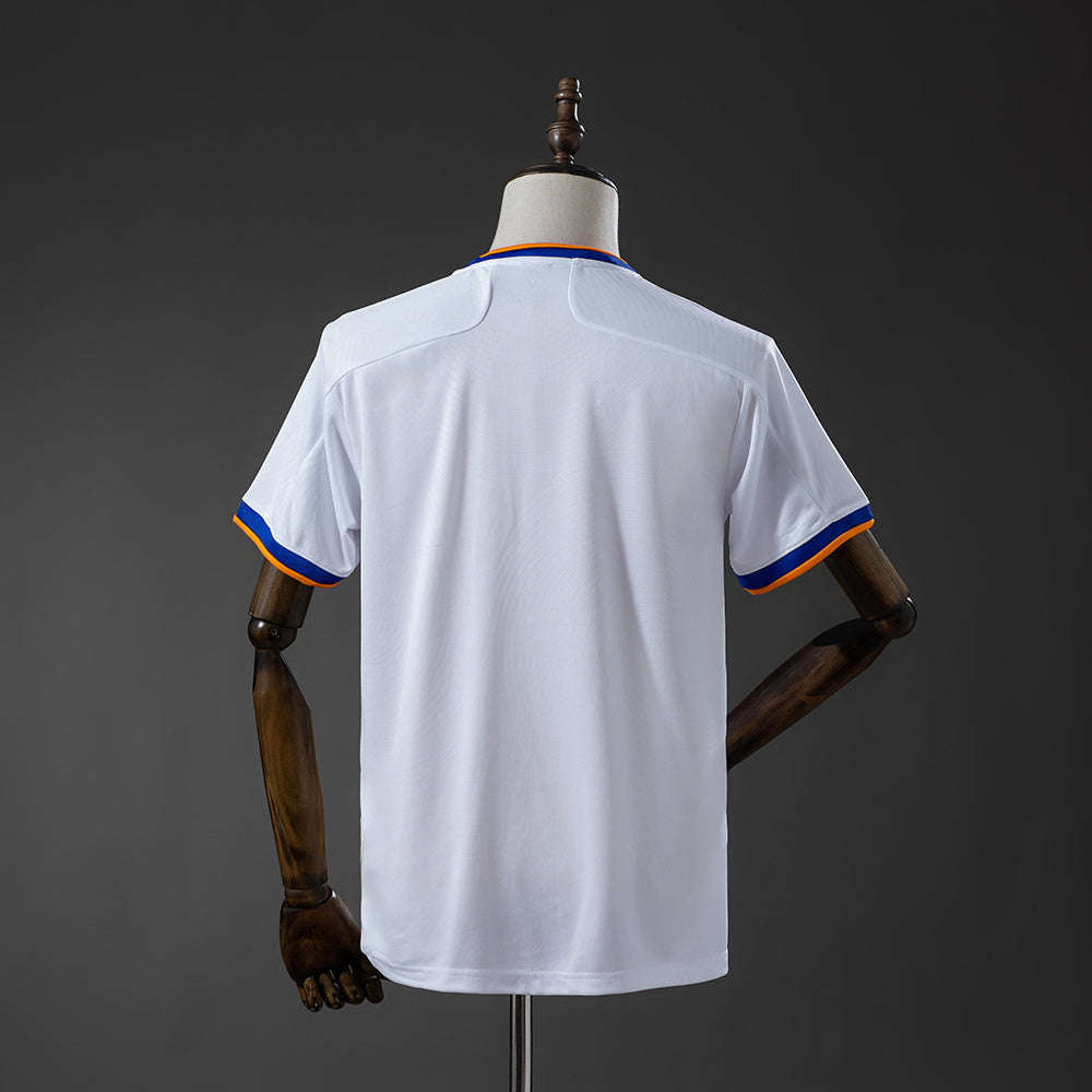 Camiseta retro del Real Madrid 21/22